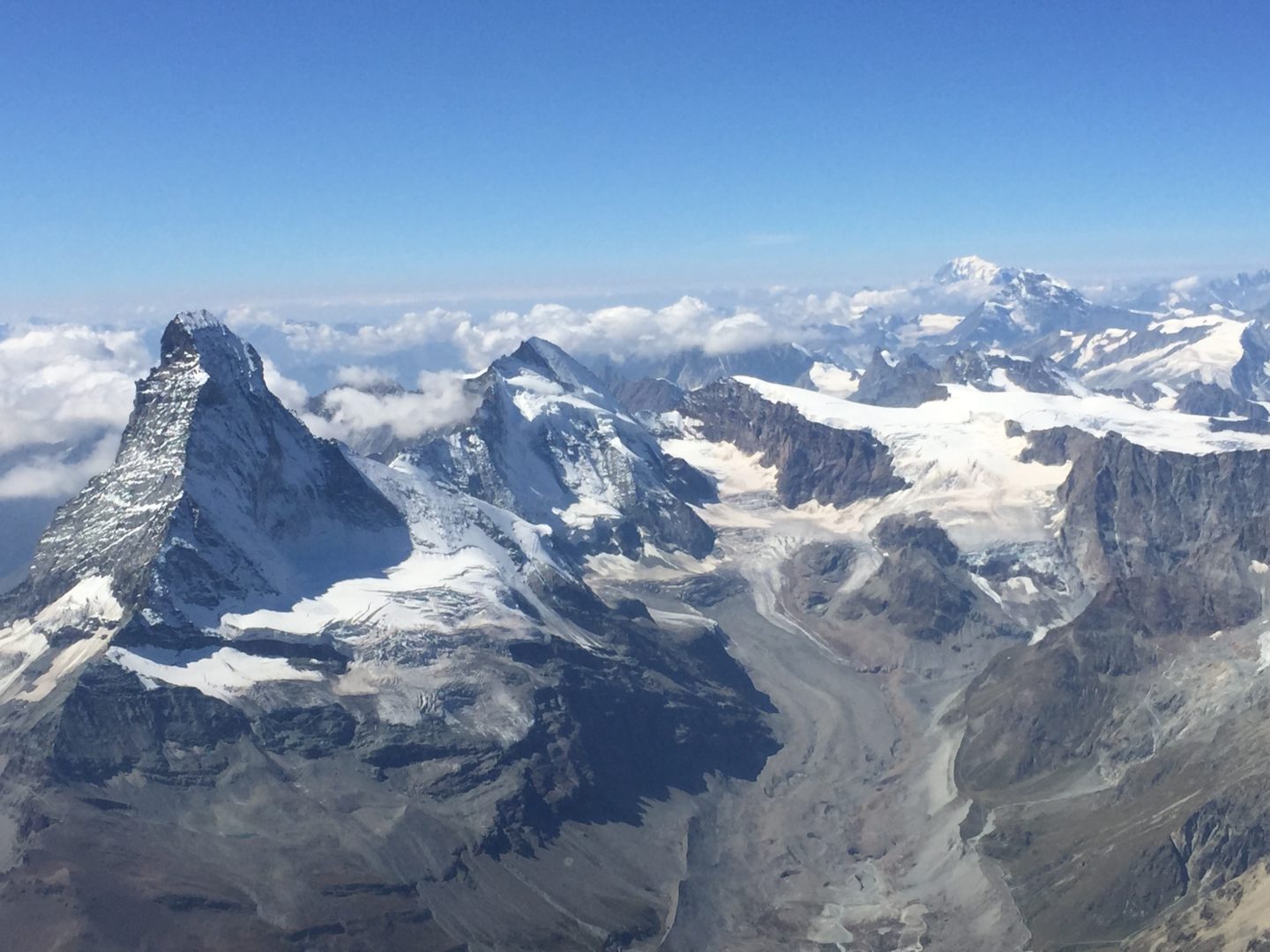 A unique opportunity to fly over the Swiss Alps