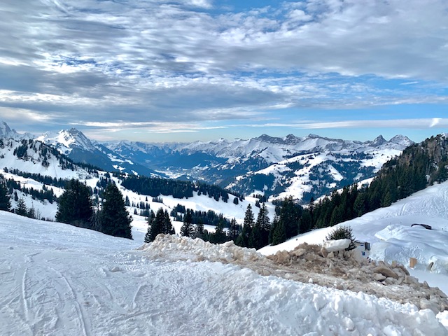 Skiing in Gstaad