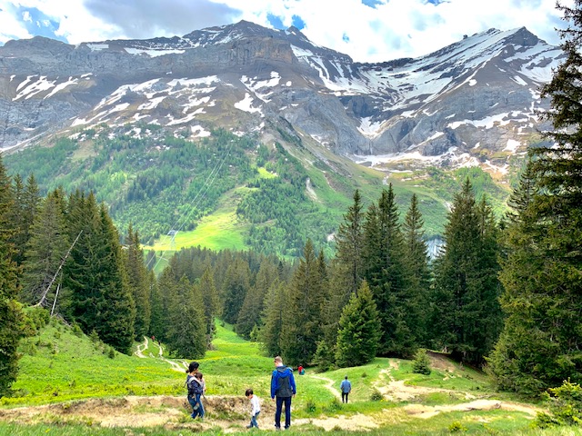 hiking in gstaad
