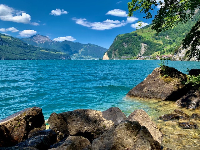 Lake Uri - hiking the Swiss Path